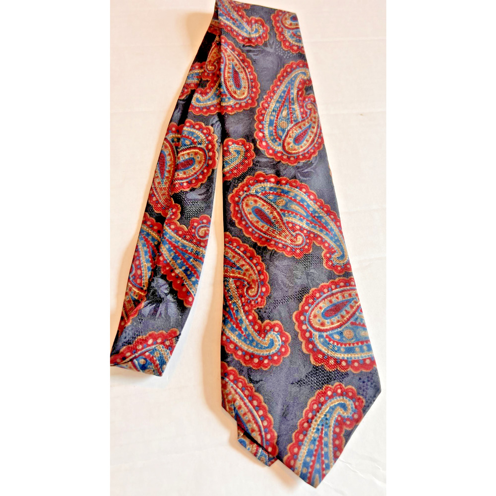 Aquascutum London Silk Tie Red Blue Paisley Made in England Luxury
